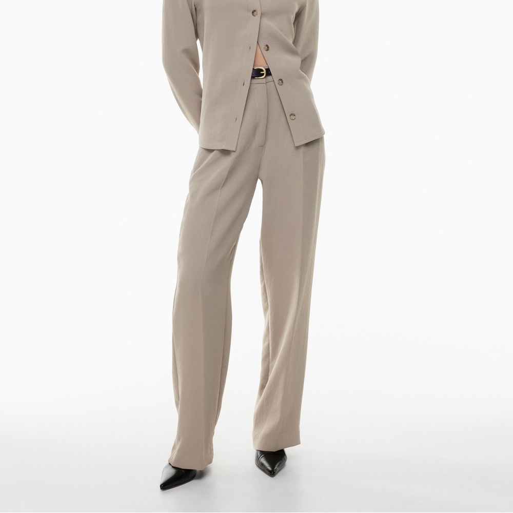 Aritzia Effortless Pant in Nomad Taupe, size 2